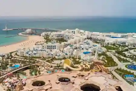 Hilton Salwa Beach Resort & Villas 1