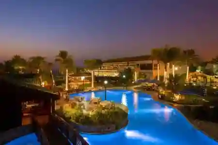 Dubai Marine Beach Resort & Spa 4