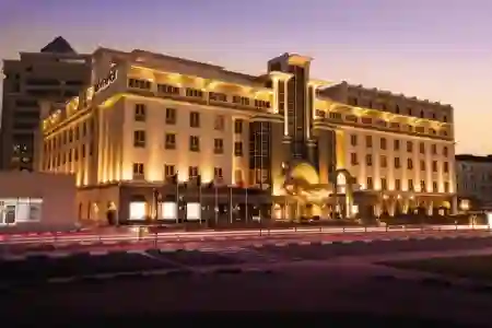 Mövenpick Hotel & Apartments Bur Dubai 2